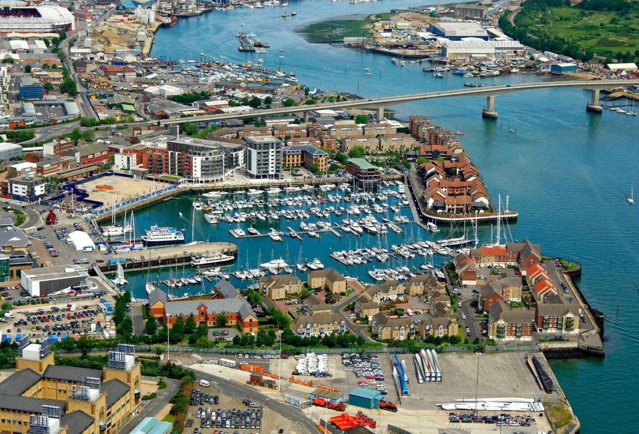 2 Bed Apartment With 2 Ensuites-Near Train Station /Mayflower /City Southampton Luaran gambar